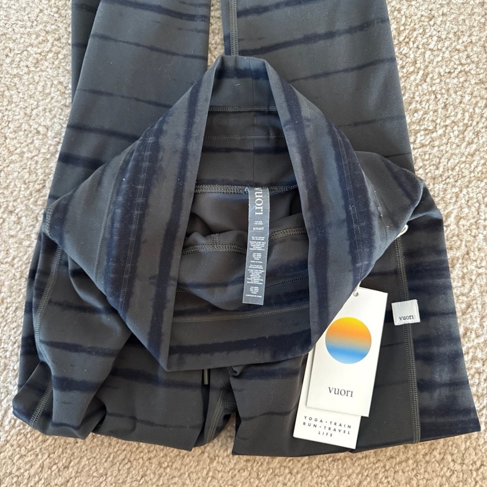 Vuori NWT daily legging sz small dark oregano shibori stripe - Picture 3 of 4